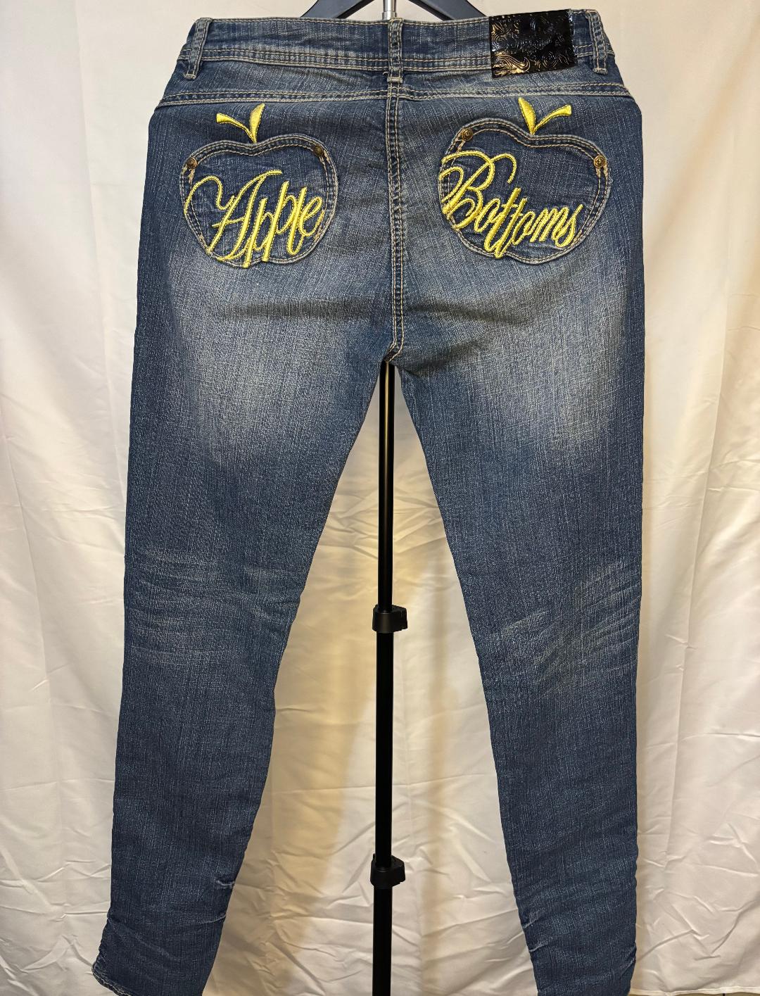 Women's Apple Bottom Jeans - Size 7/8 *NO STRETCH*